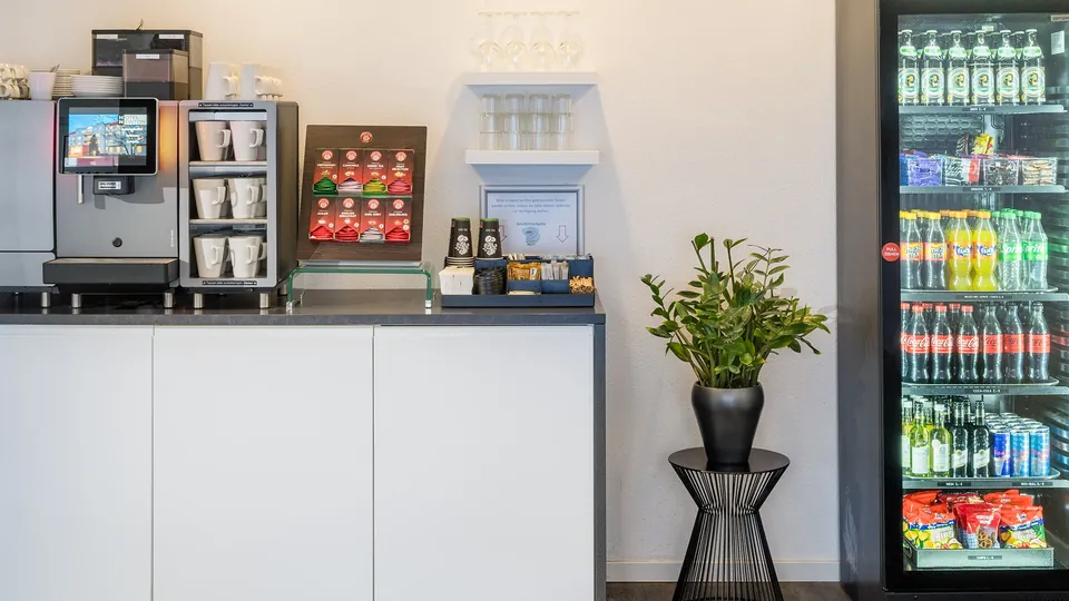 Snackautomat, Kaffee- und Teemaschine